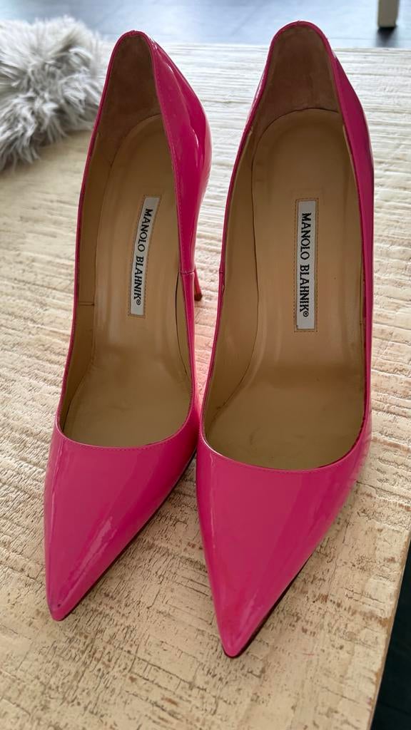 Manolo Blahnik pumps – fuchsia roze – zgan 39, Kleding | Dames, Schoenen, Ophalen of Verzenden, Zo goed als nieuw, Roze, Pumps