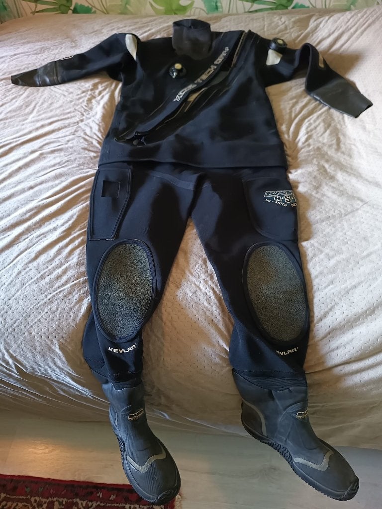 BARE XCD2 Tech Dry (maat M), Watersport en Boten, Duiken, Ophalen of Verzenden, Gebruikt, Duikpak