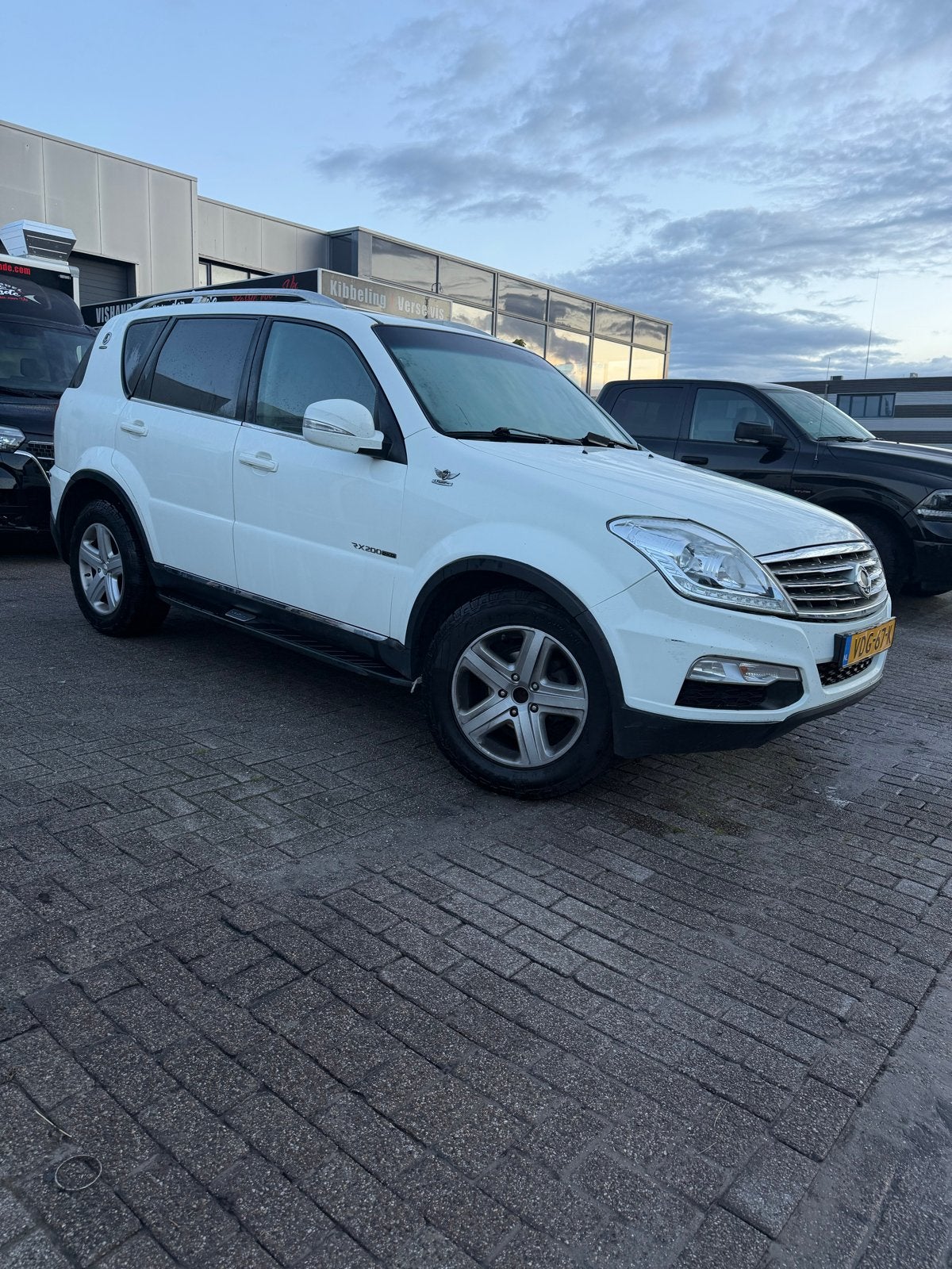 SsangYong Ssangyong 2015, Automaat, 1998 cc, Zwart, Wit