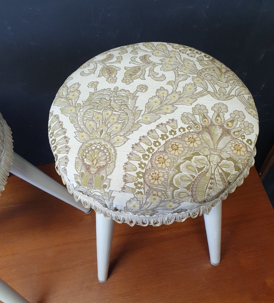 1879 vintage houten krukje bijzetwitte pootjes kruk, Verzenden, Gebruikt, Hout