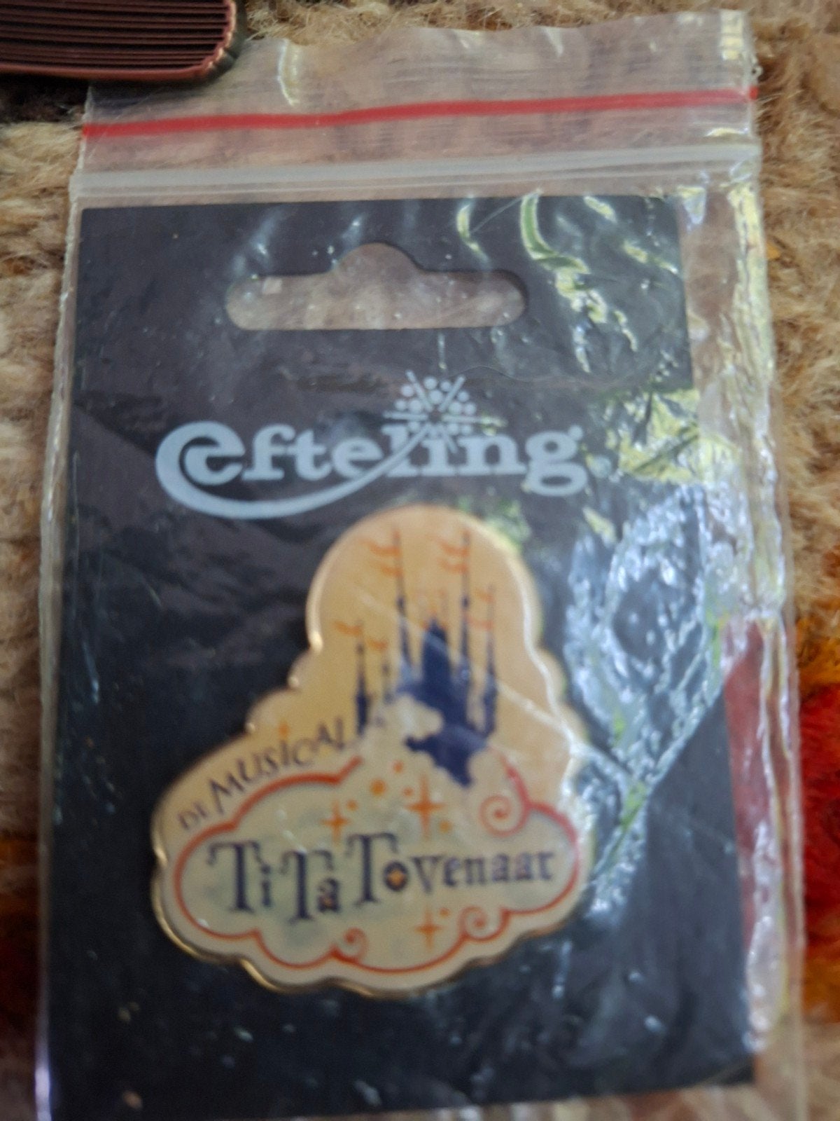 eftelingpin Tita Tovenaar de musical, Ophalen of Verzenden, Button of Speldje