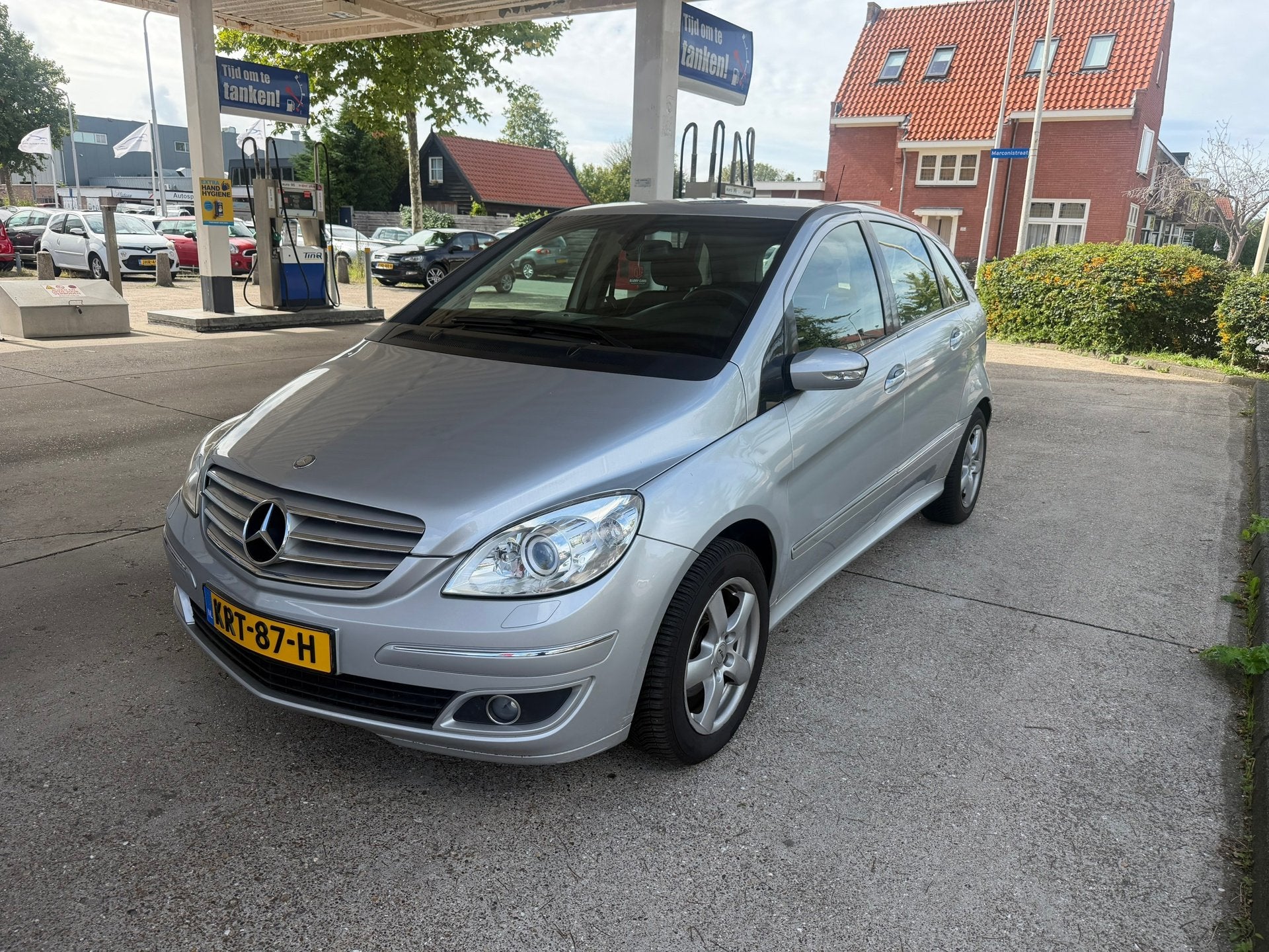 Mercedes-Benz B-klasse 200 TREKHAAK-NAVI-XENON-PANO-LEER, Auto's, 136 pk, Gebruikt, Zwart, 4 cilinders