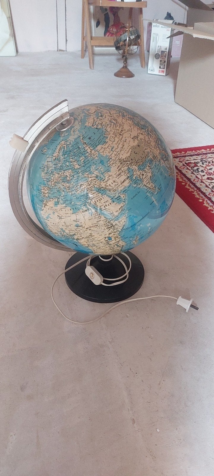 wereldbol met licht, Ophalen, Gebruikt