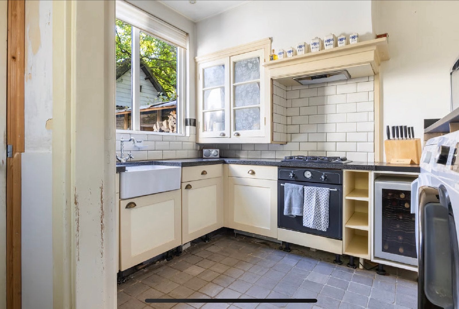 keuken met landelijke uitstraling, Ophalen, Gebruikt, Hoekkeuken, Graniet of Steen