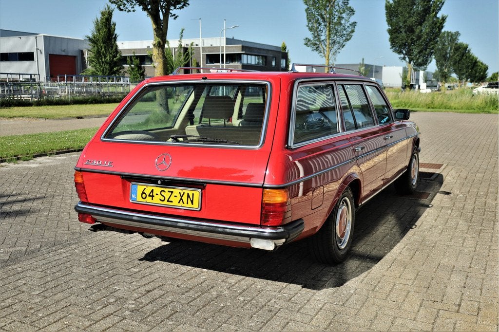 Mercedes-Benz 200-280 (W123) Combi 230 TE 101755km Belasting, Auto's, 2299 cc, Handgeschakeld, Geïmporteerd, Rood
