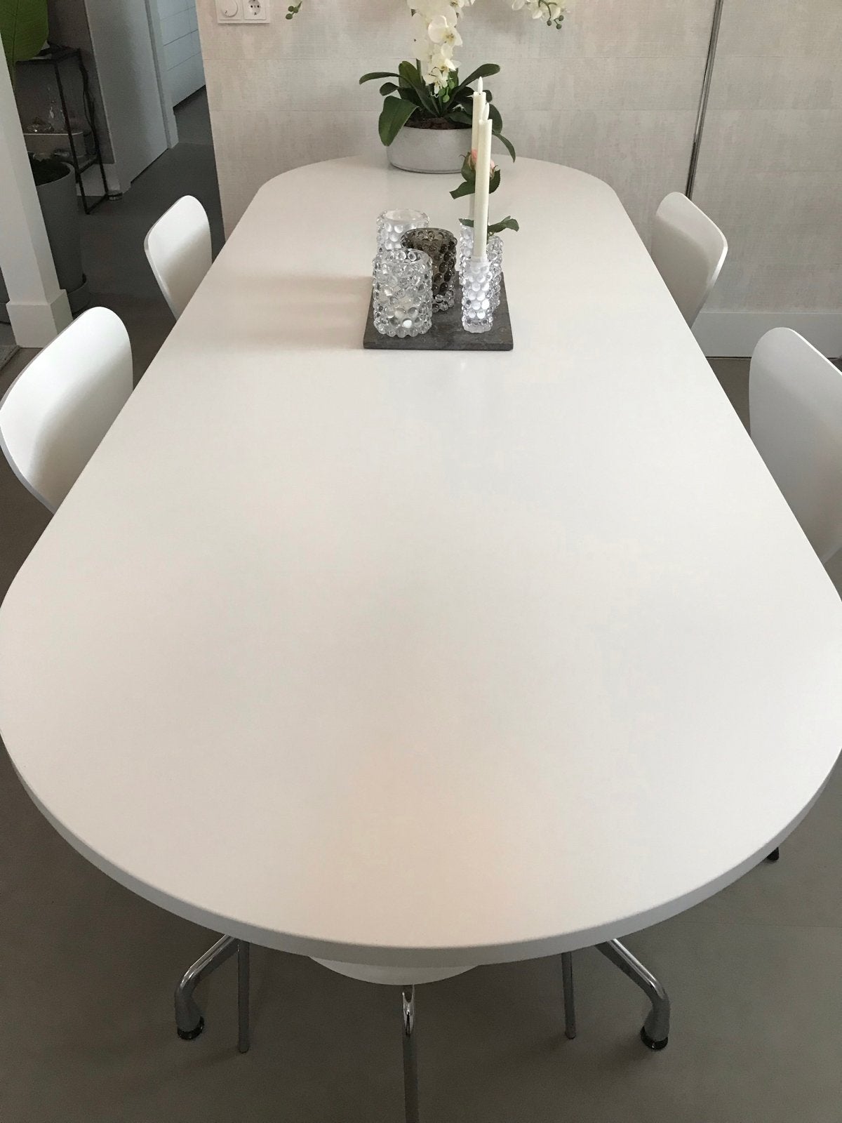 Vitra eettafel RAL 9016 - Stijlvol en Modern, Huis en Inrichting, Ophalen, Kunststof, Gebruikt, 200 cm of meer