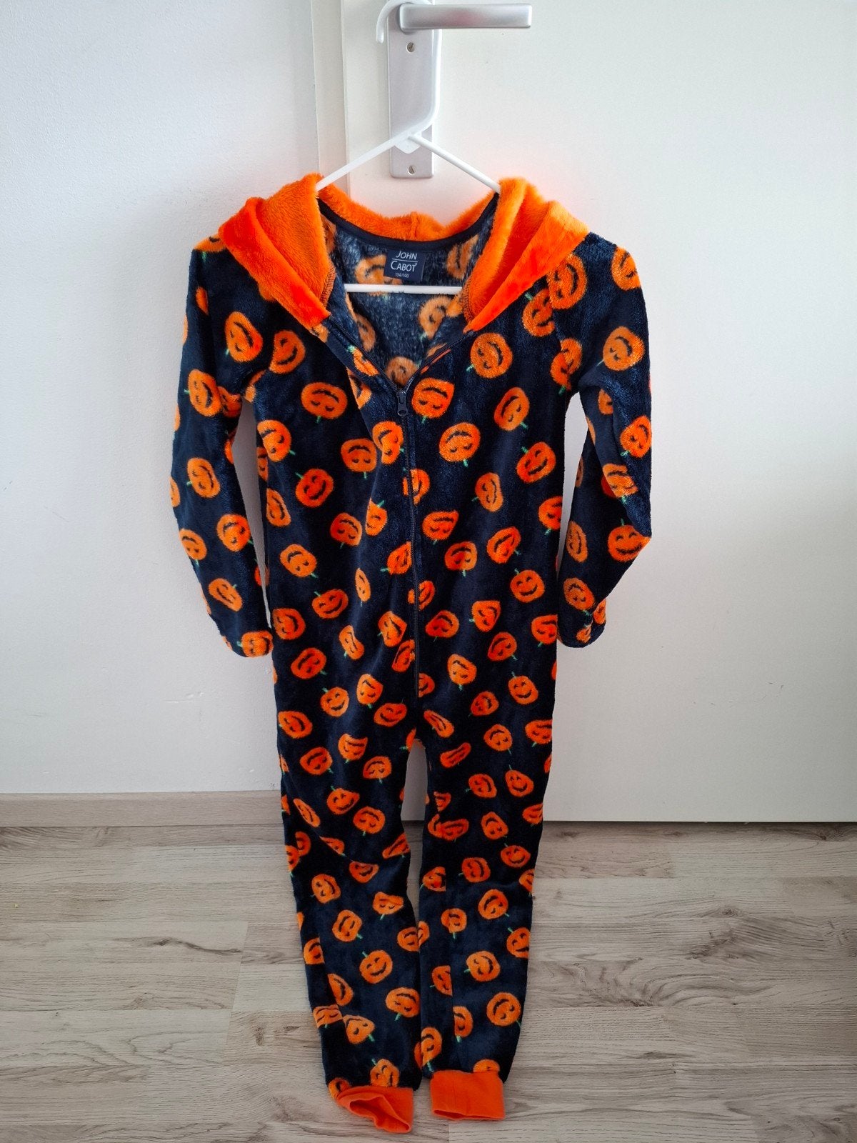 John Cabot Halloween Pompoen Onesie Maat 134/140, Kinderen en Baby's, Kinderkleding | Maat 134, Nacht- of Onderkleding, Jongen of Meisje