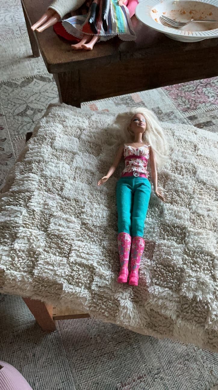 Barbie pop met kleding en laarzen1999, Verzamelen, Ophalen of Verzenden, Gebruikt, Pop
