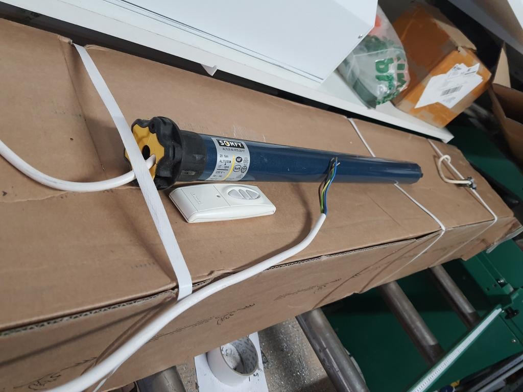 De hoogste bieder neemt hem mee., Doe-het-zelf en Verbouw, Rolluiken, Ophalen of Verzenden, Wit, Minder dan 100 cm, Minder dan 100 cm