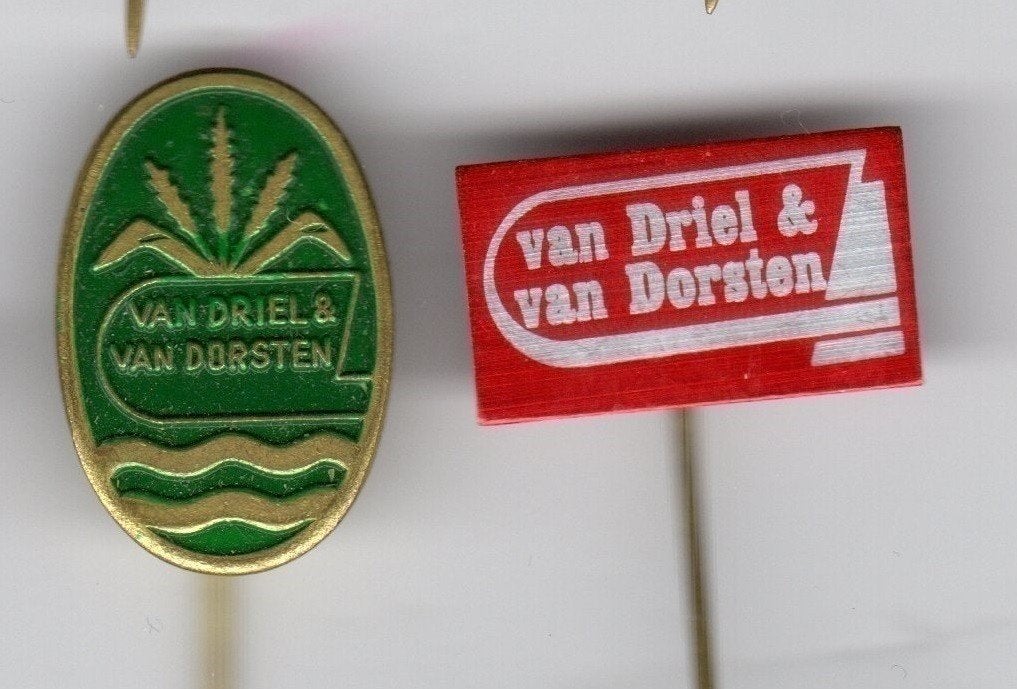 2 speldjes VAN DRIEL EN VAN DORSTEN LANDBOUWMACHINES HOOFDDO, Ophalen of Verzenden, Gebruikt, Overige onderwerpen