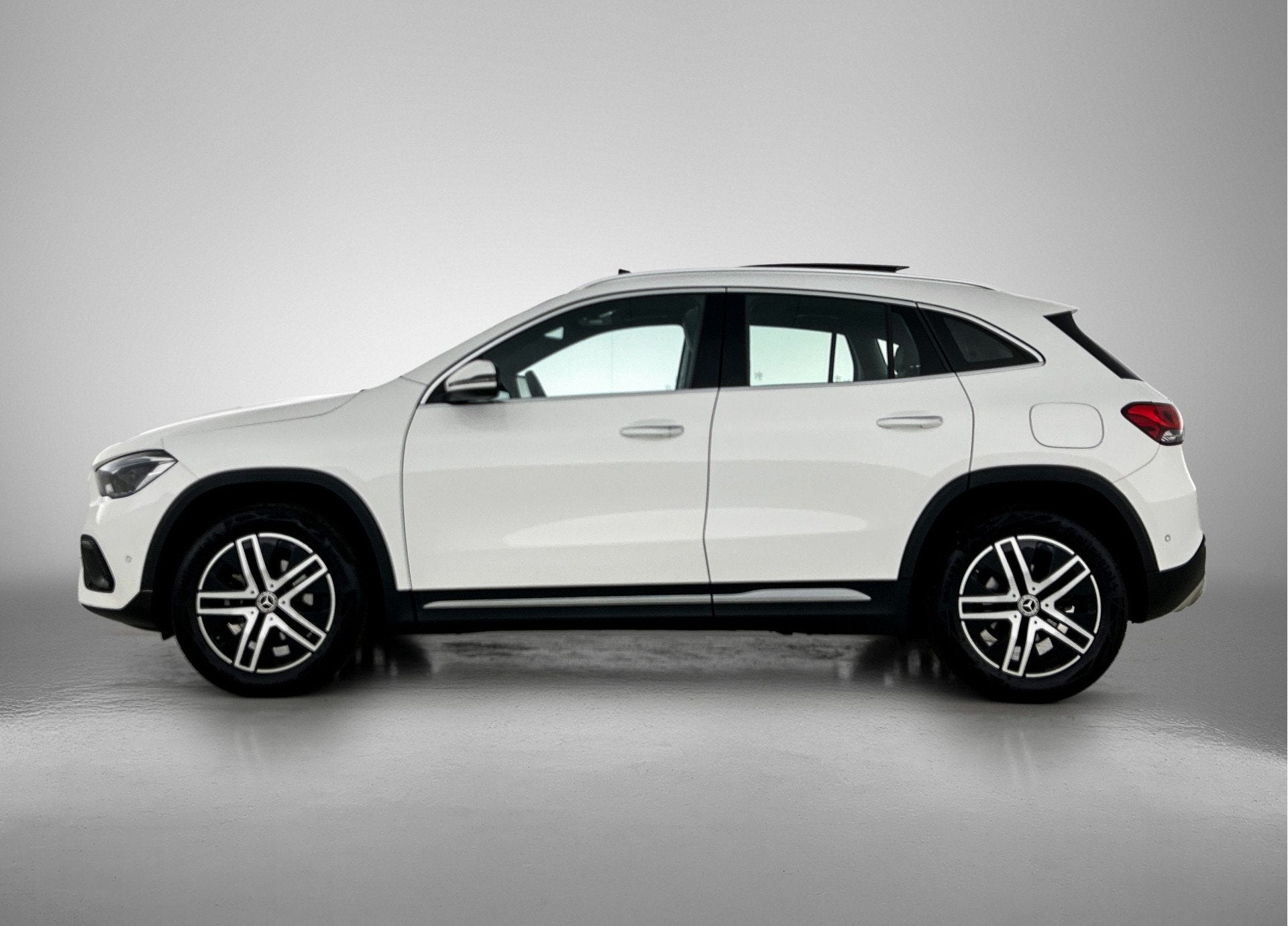 Mercedes-Benz GLA 180 Business Solution Luxury | Panoramadak, 12 maanden, Gebruikt, 4 cilinders, Leder en Stof