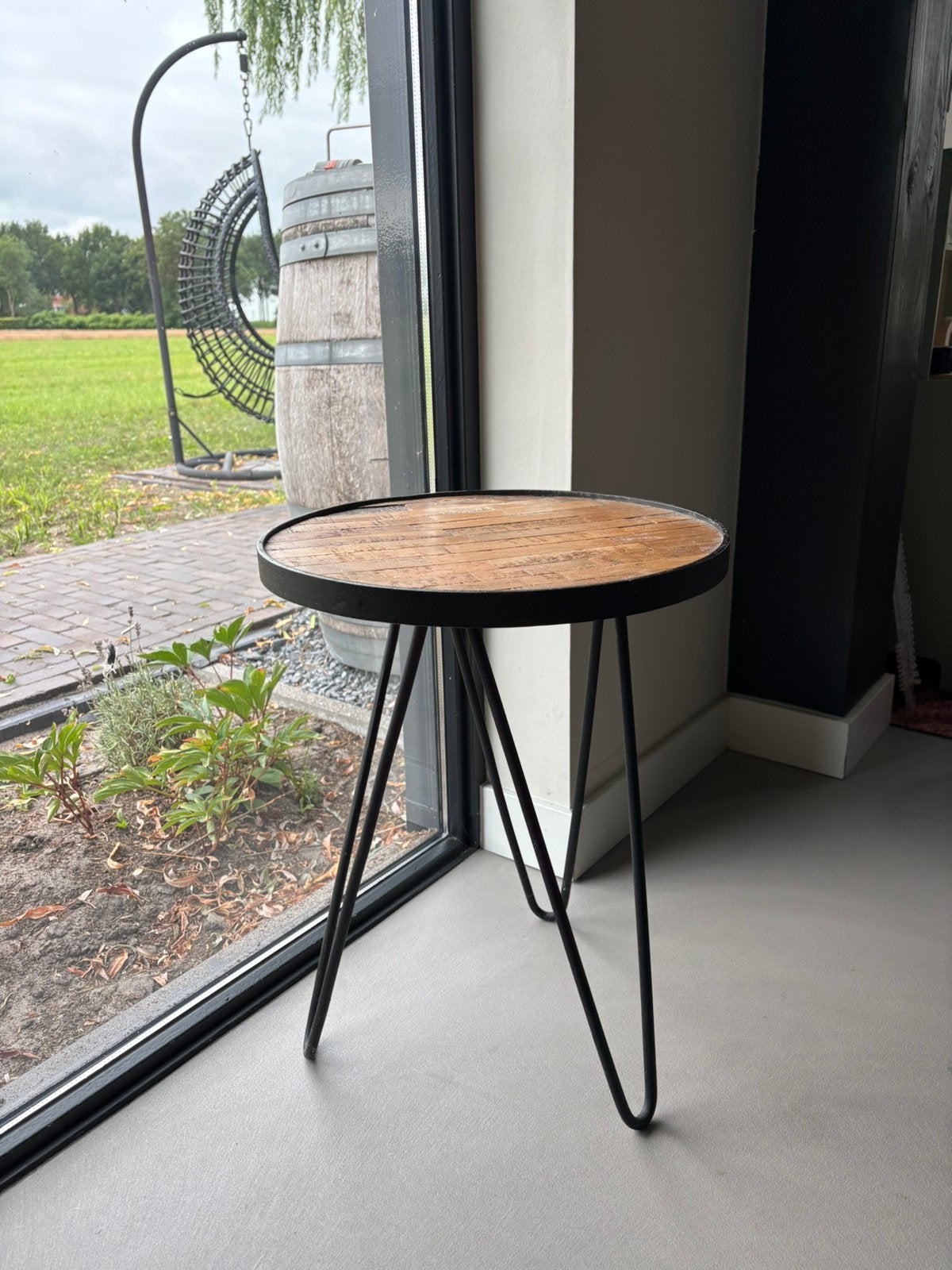 Woood bijzettafel hout/ metaal, Ophalen, Zo goed als nieuw, Rond, Minder dan 55 cm