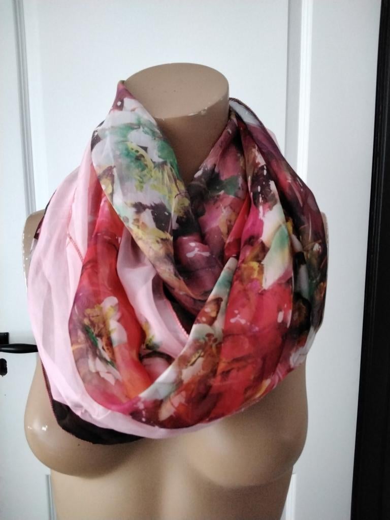 Nieuwe sjaal met bloemenprint zijde/ viscose, Kleding | Dames, Mutsen, Sjaals en Handschoenen, Onbekend, Ophalen of Verzenden