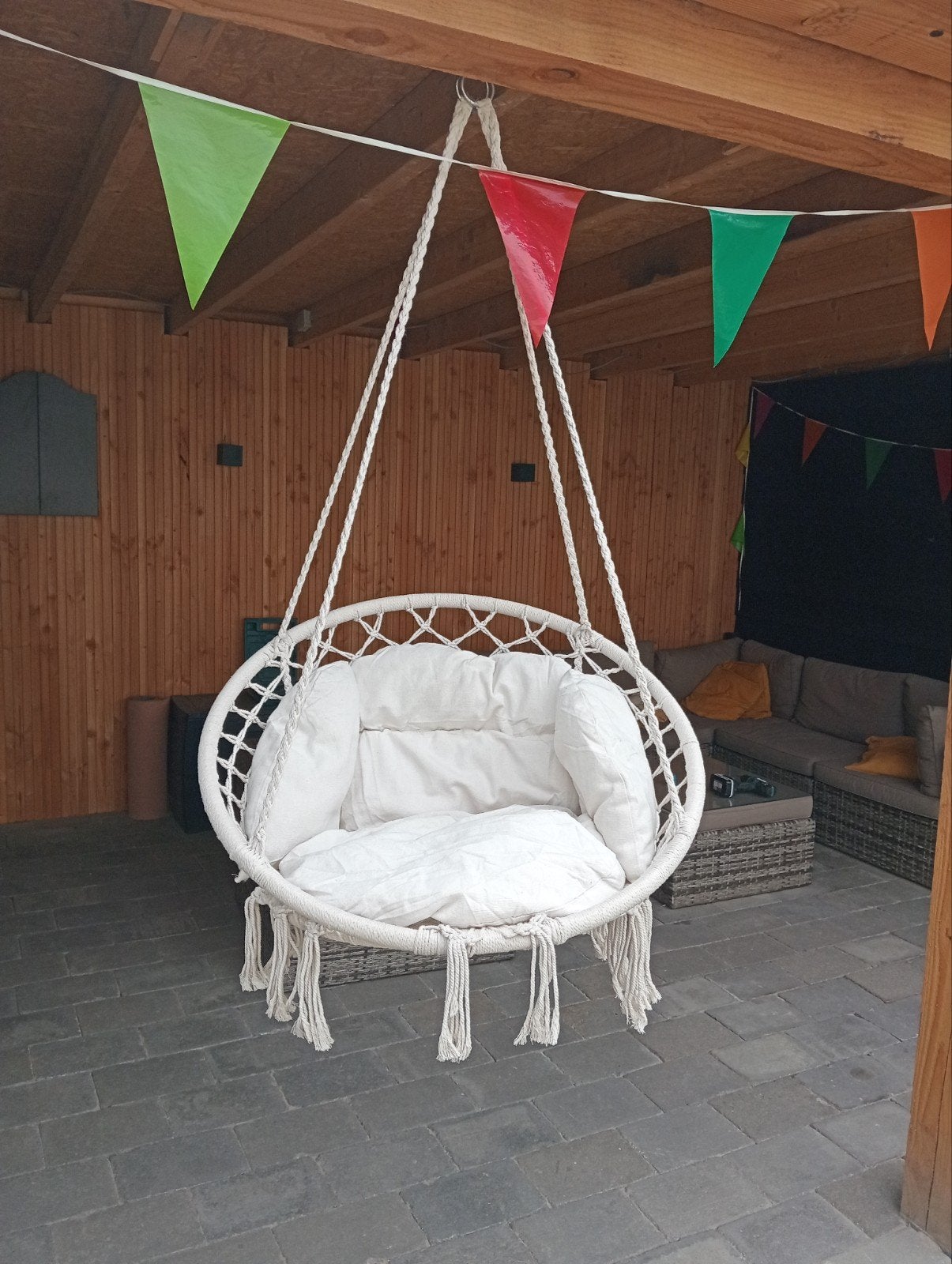 Comfortabele Hangstoel met Kussens - Wit Macramé, Ophalen, Zo goed als nieuw, Eenpersoons, Binnen