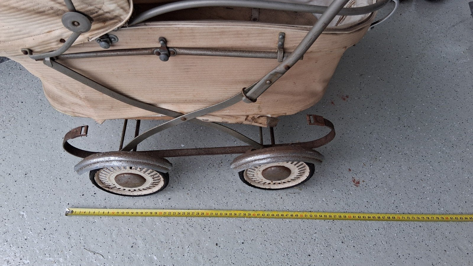 Antieke kinderwagen, Ophalen