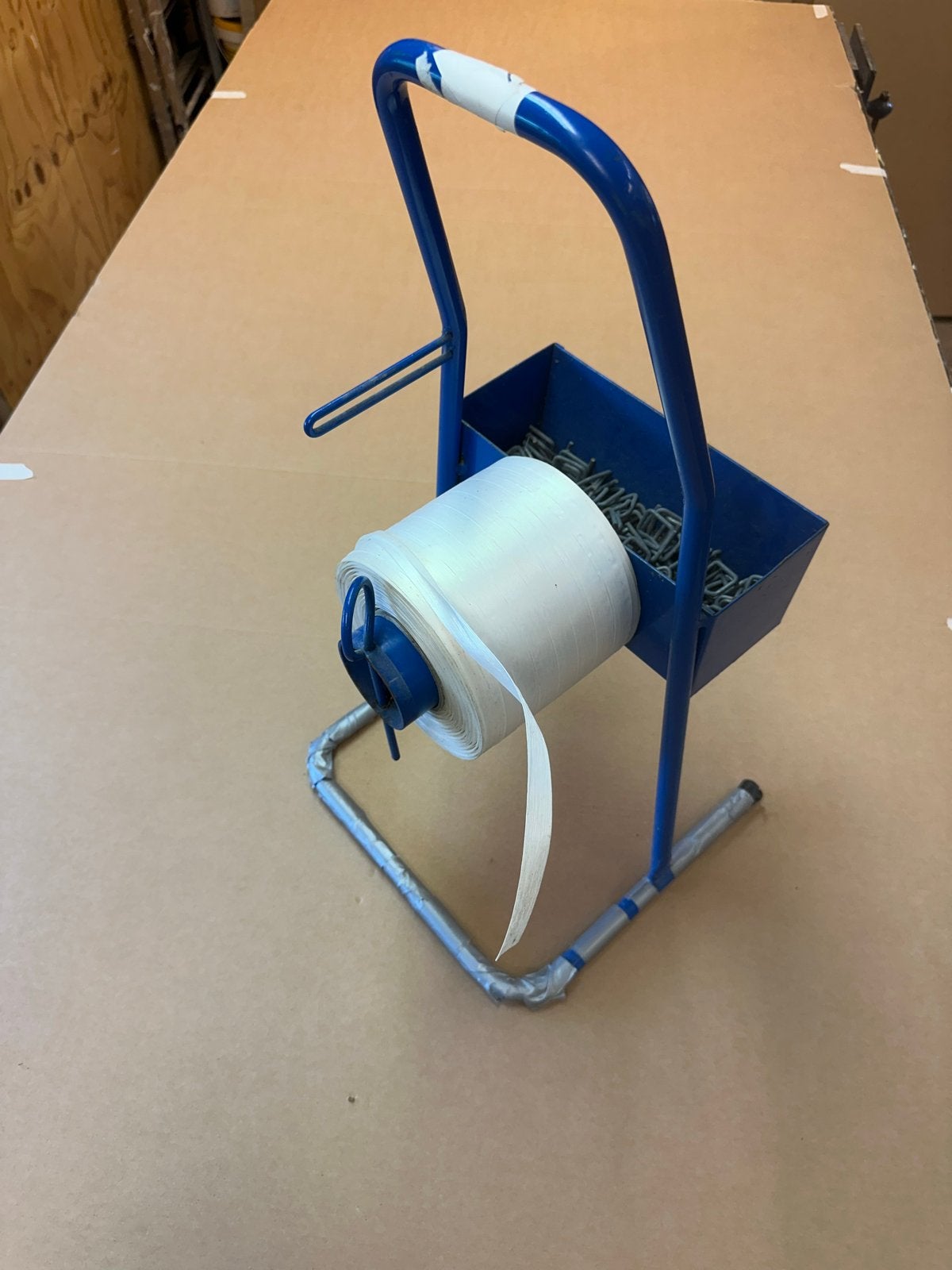 Handige afroller voor binddraad of tape met bakje, Doe-het-zelf en Verbouw, Ophalen of Verzenden, Gebruikt, Overige typen, Overige merken