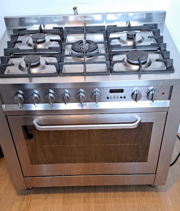 Ariston Fornuis met 5 Gasbranders en Oven - RVS, Gebruikt, 60 cm of meer, Gas, Vrijstaand