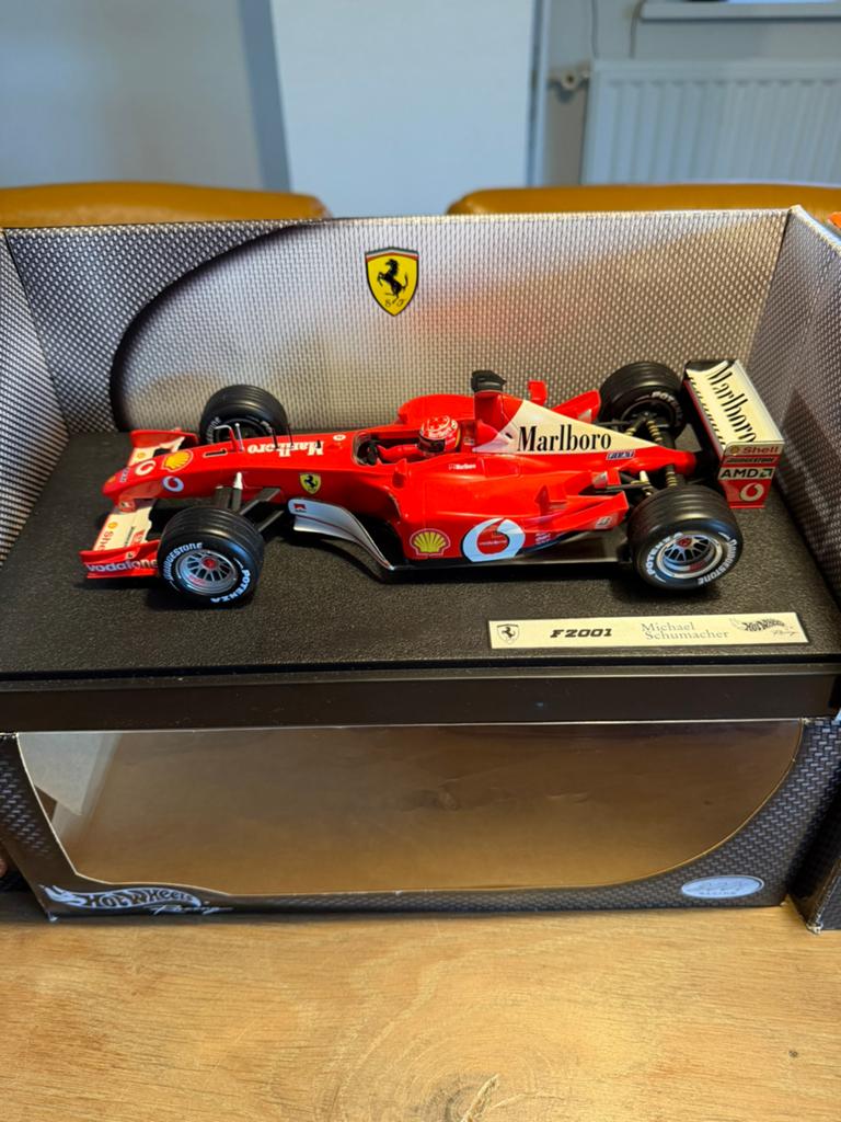 Formule 1 Michael Schumacher F2001, Hobby en Vrije tijd, Modelauto's | 1:18, Ophalen of Verzenden, Auto, Hot Wheels