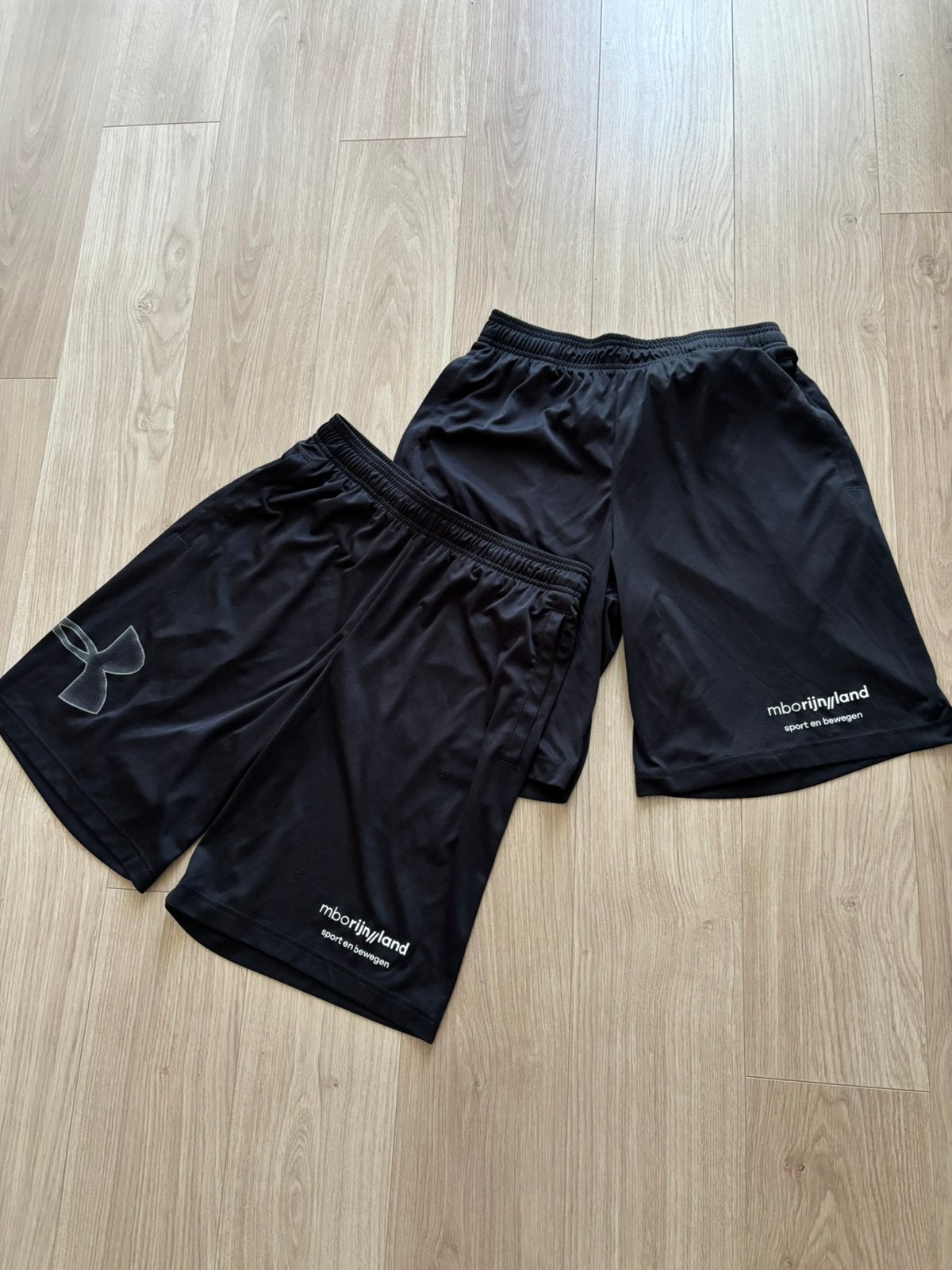 2 Under Armour sportshorts Mbo Rijnland M, Kleding | Heren, Maat 48/50 (M), Zwart, Ophalen of Verzenden, Zo goed als nieuw