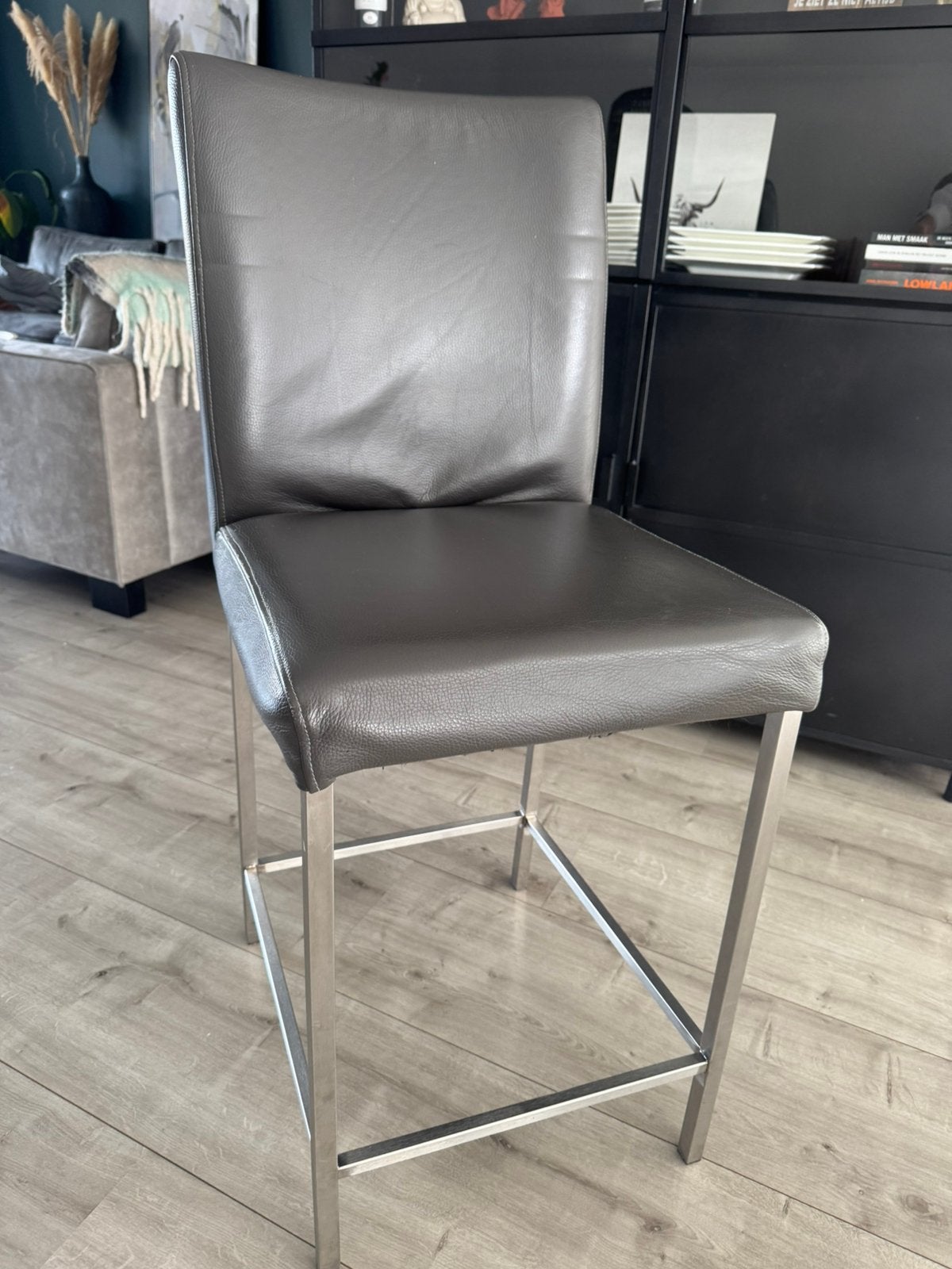 6 leren barstoelen, Huis en Inrichting, 2 krukken, Ophalen, Zo goed als nieuw, 60 tot 90 cm