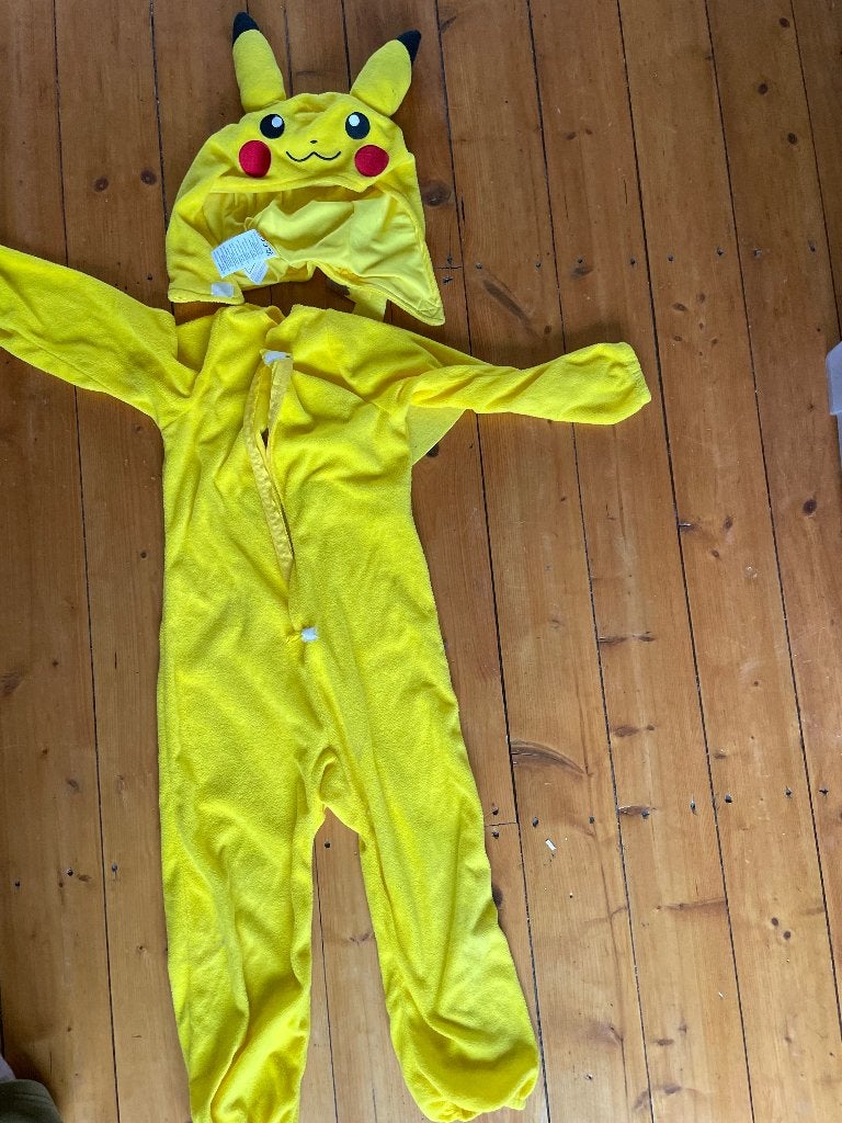 Pikachu pak verkleedkleding carnaval maat 128, Ophalen, Zo goed als nieuw, 122 t/m 128, Jongen of Meisje