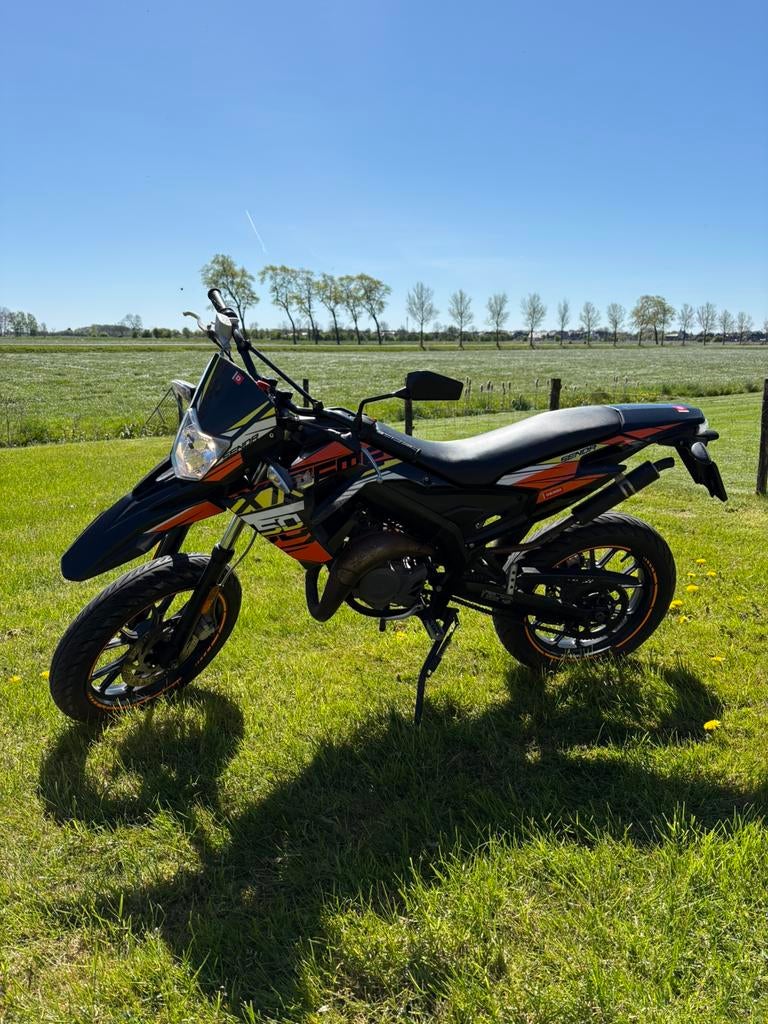 Derbi Senda Xtreme 50SM, Fietsen en Brommers, Brommers | Derbi, Ophalen, Maximaal 45 km/u, Zo goed als nieuw
