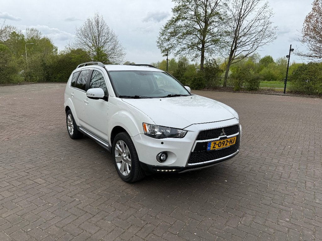 Mitsubishi Outlander 2.4 125KW 4WD 2010 Wit, Outlander, Zwart, 4 cilinders, 1505 kg