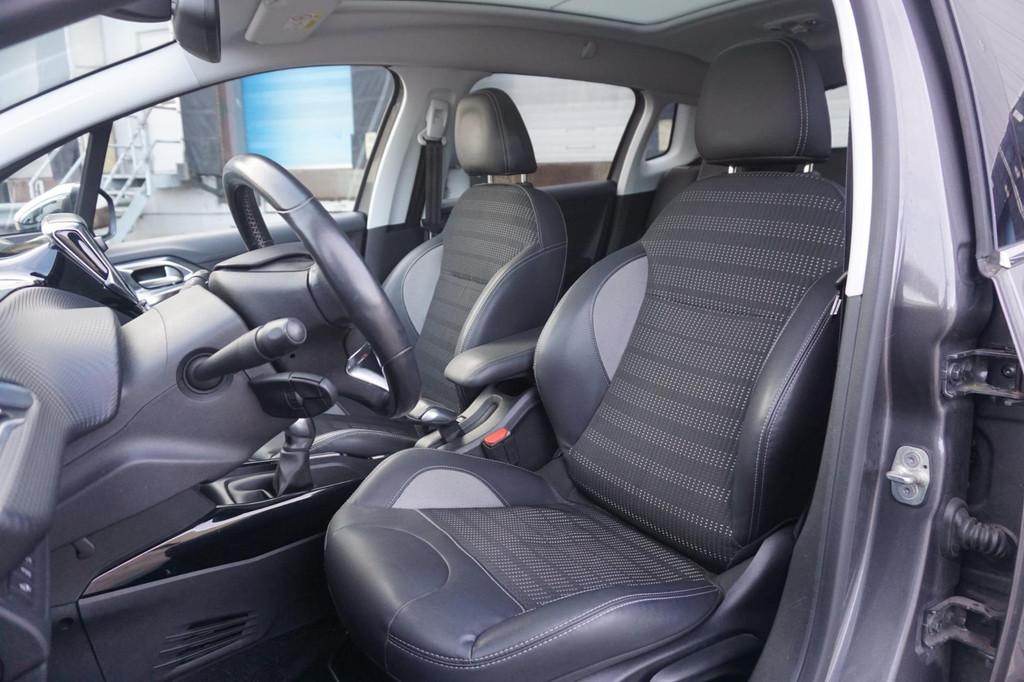 Peugeot 2008 1.2 PureTech Allure, Auto's, Voorwielaandrijving, Gebruikt, 1270 kg, Leder en Stof