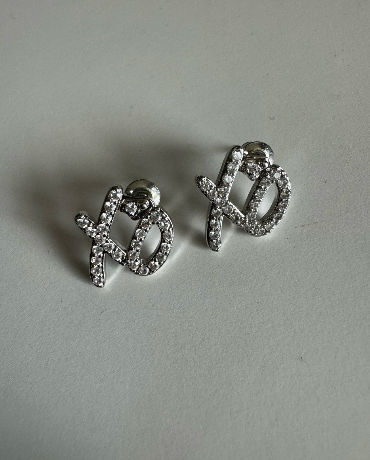 Zilverkleurige XO TheWeeknd oorbellen, Ophalen of Verzenden, Nieuw, Zilver, Overige materialen