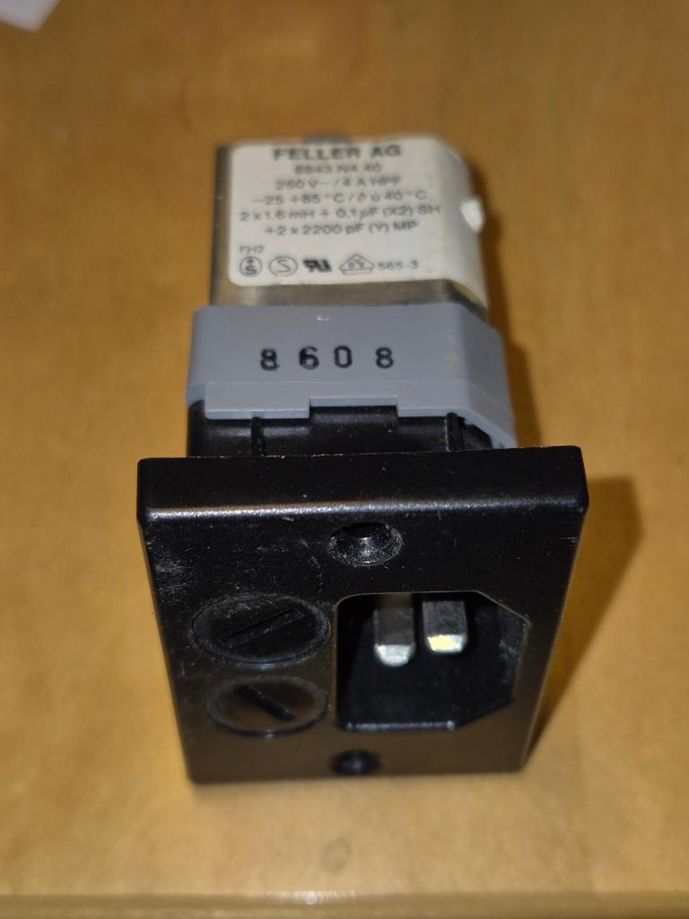 Feller 8843.N4.40 | Euro chassisdeel met Netfilter, Ophalen, Zo goed als nieuw