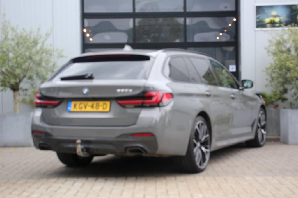 BMW 5-serie Touring 530e M-Sport - 292 PK - BERNINAGRAU - TR, Auto's, 1998 cc, Zwart, 4 cilinders, Hybride Elektrisch/Benzine