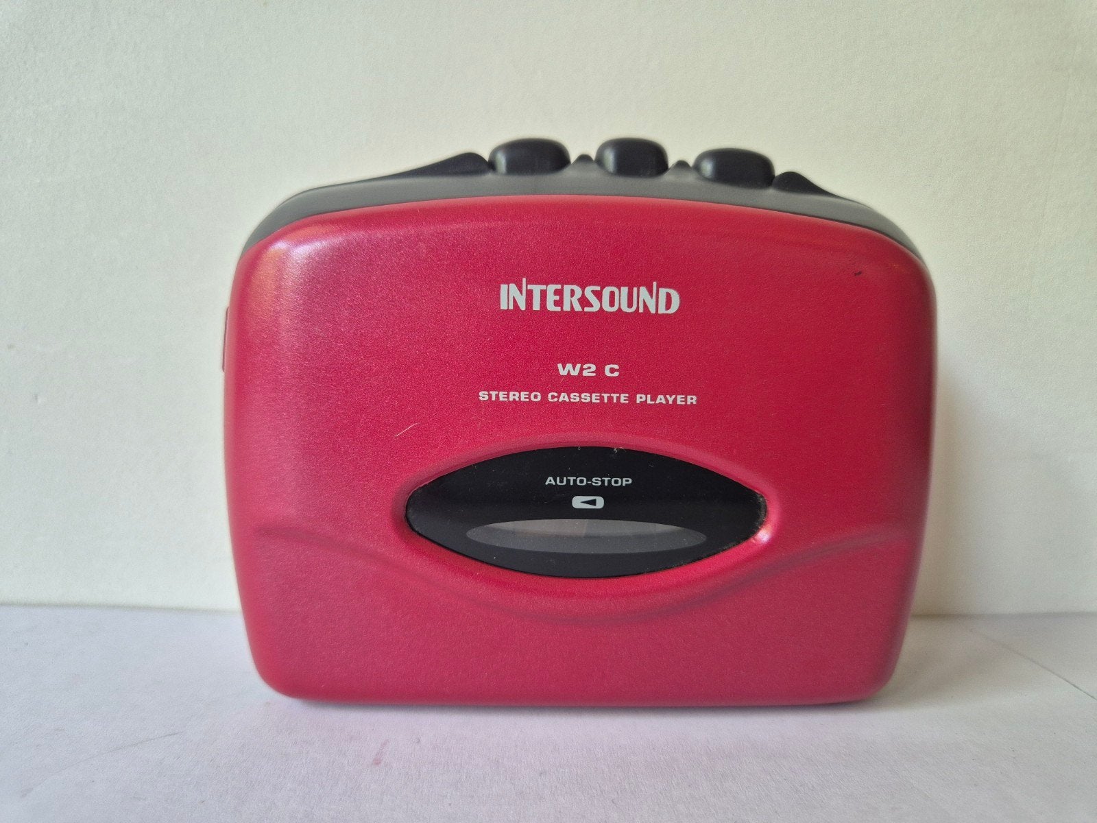 Budget Intersound W2C Stereo Cassette Player - Rode Walkman, Audio, Tv en Foto, Walkmans, Discmans en Minidiscspelers, Ophalen of Verzenden
