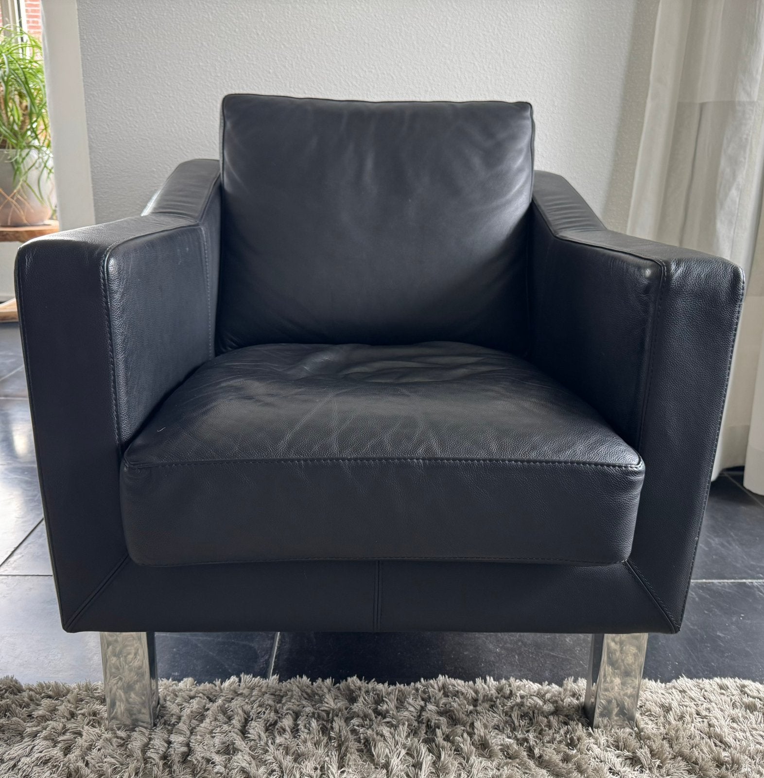 Leolux zwart lederen fauteuil, Ophalen, Zo goed als nieuw, Modern, Leer