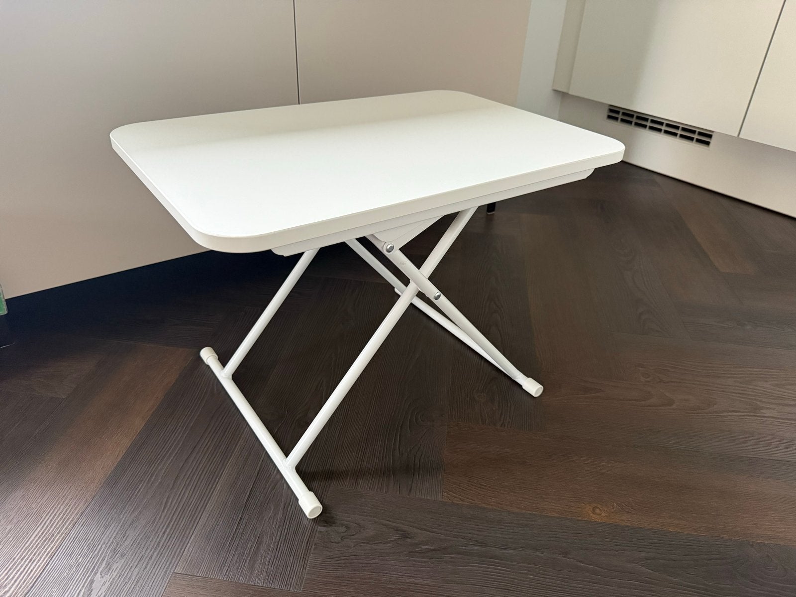 IKEA DUBBLA Laptopstandaard - Wit, 60x40 cm zit/sta, Computers en Software, Laptopstandaarden, Ophalen, Zo goed als nieuw, In hoogte verstelbaar