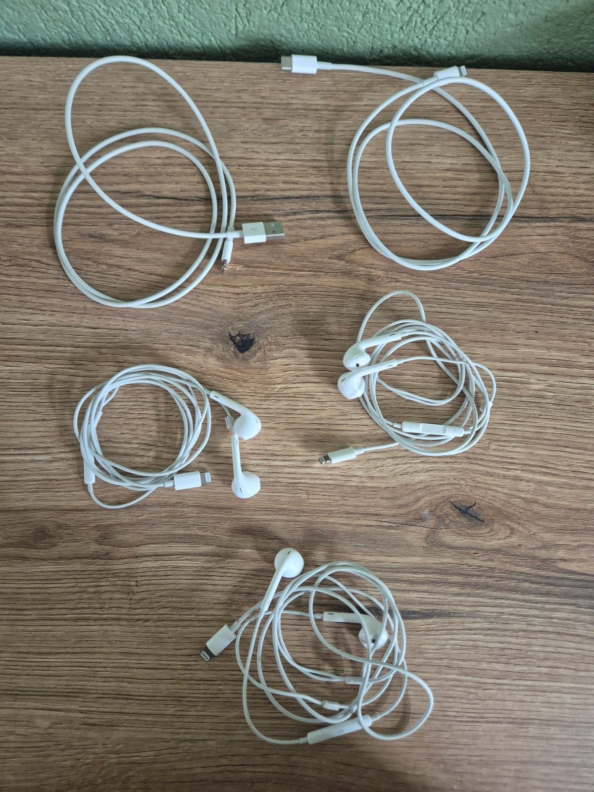 3x Apple iPhone Oortjes en daarnaast (USB-A & USB-C), Telecommunicatie, Mobiele telefoons | Oordopjes, Gebruikt, Ophalen of Verzenden