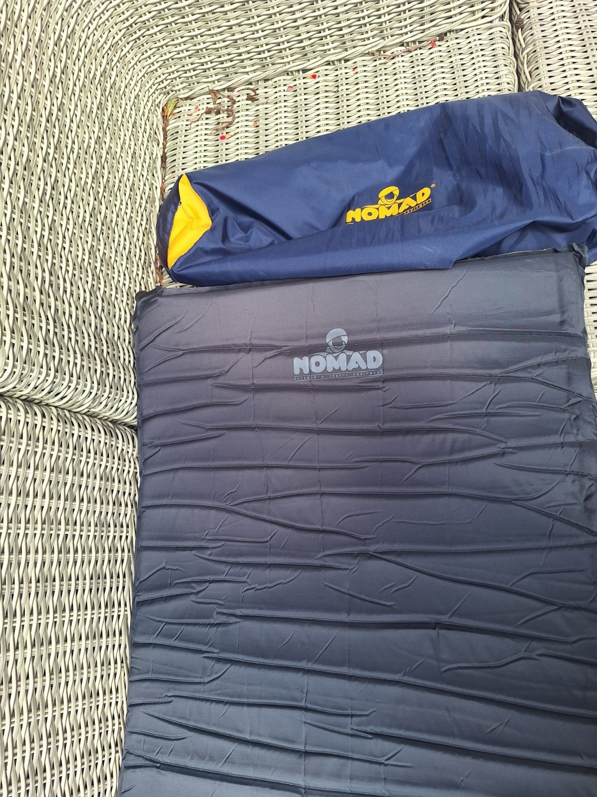 2x Nomad zelfopblaasbare slaapmat met hoes, Ophalen of Verzenden, Gebruikt