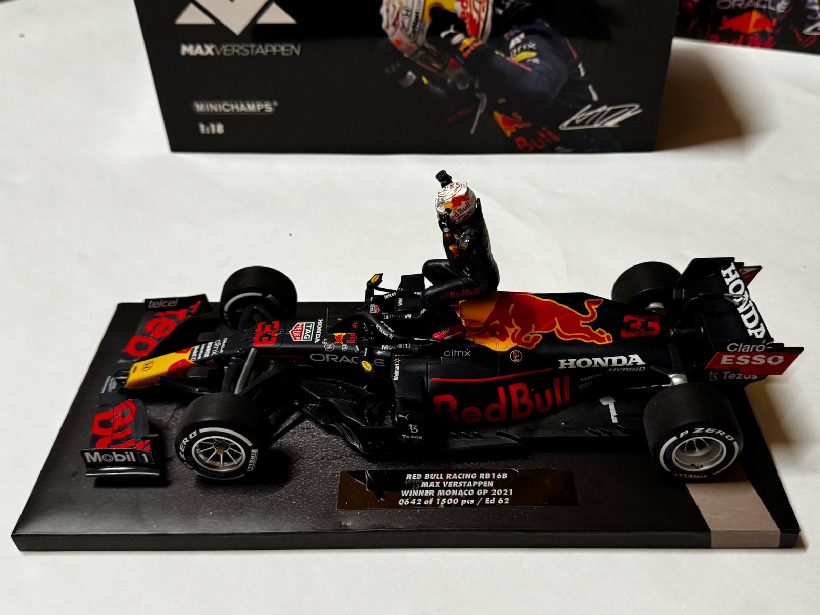 Max Verstappen 1:2 schaalhelmen & 1:18 schaalraceauto’s., Verzamelen, Ophalen of Verzenden, Nieuw, Formule 1