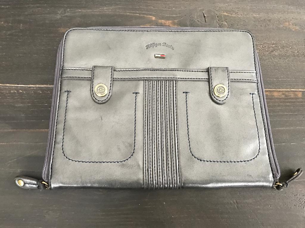 Tablet hoes iPad hoes Tommy Hilfiger, Computers en Software, Ophalen, Zo goed als nieuw, Bescherming voor- en achterkant