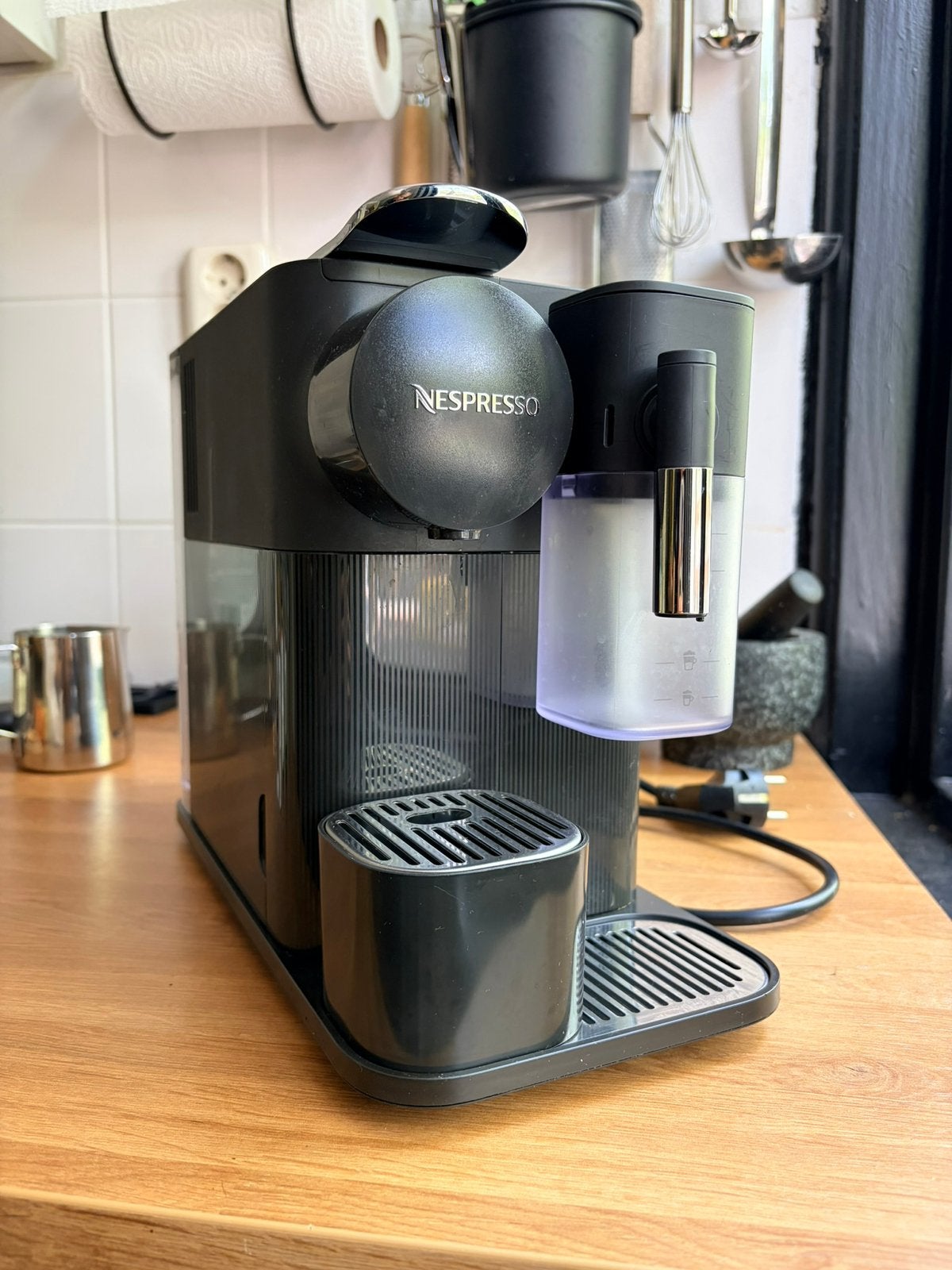 De'Longhi Nespresso Lattissima One Koffieapparaat, Ophalen, Zo goed als nieuw, Koffiemachine