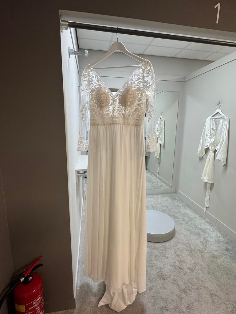 Wed2B trouwjurk - 1x gedragen, gereinigd, Kleding | Dames, Trouwkleding en Trouwaccessoires, Ophalen, Trouwjurk, Info@wed2b.nl
