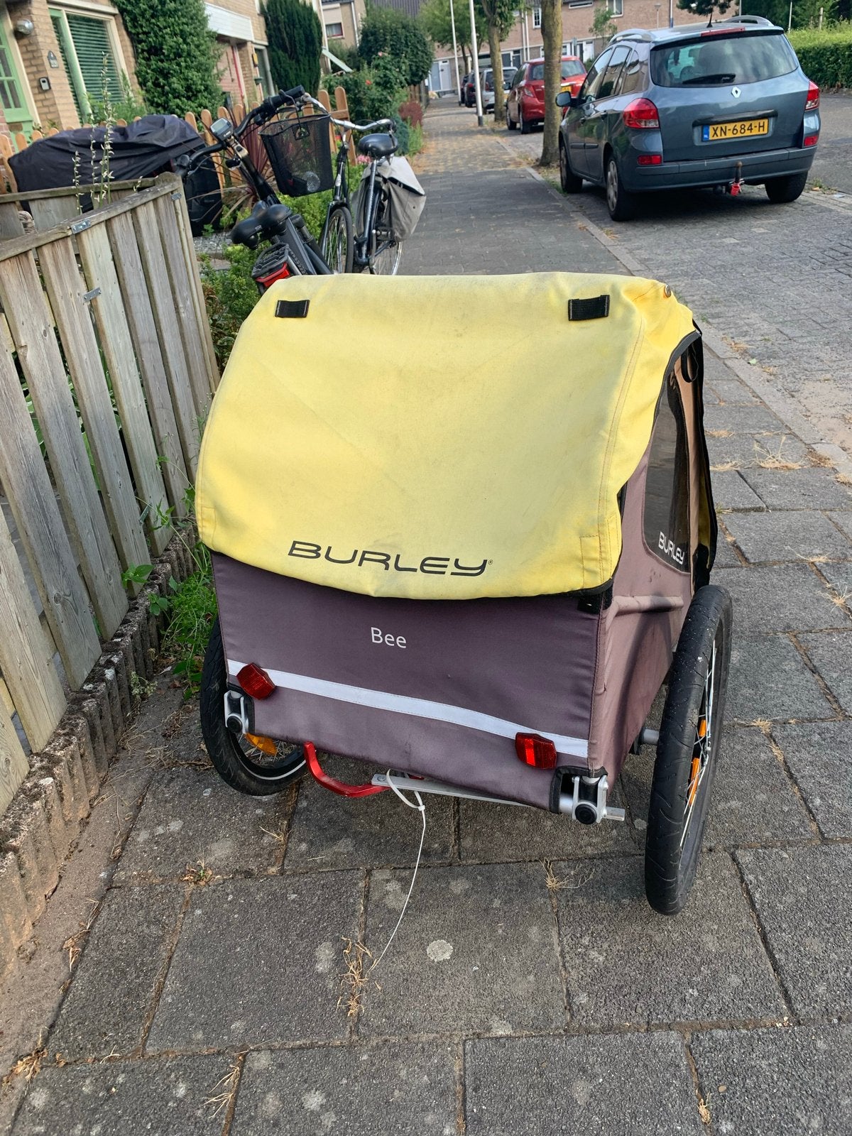 Burley Bee Kinderkar - Gele fietskar voor kinderen, Gebruikt, Opvouwbaar, Ophalen of Verzenden, Kinderkar