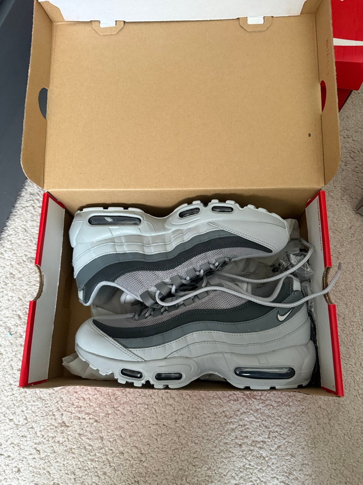 Nike Air Max 95 - Grijs - Maat 42.5, Ophalen of Verzenden, Zo goed als nieuw, Overige kleuren, Sneakers of Gympen