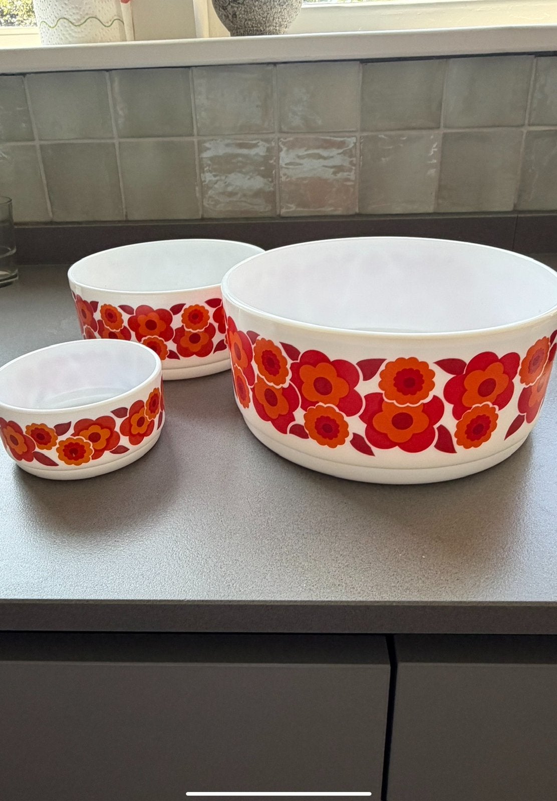 Arcopal Lotusbloem bord, vintage oranje, jaren 70, Ophalen, Zo goed als nieuw, Vintage, Schaal of Schalen