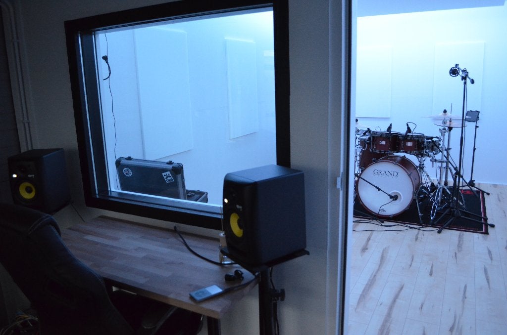 Te koop: geluidsdichte muziekstudio in Zeewolde, Muziek en Instrumenten, Ophalen, Zo goed als nieuw