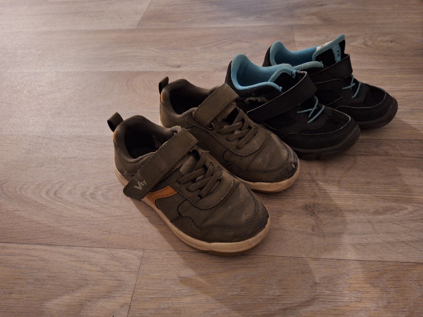 schoenen mt 28. 2 paar 5 euro, Kinderen en Baby's, Ophalen of Verzenden, Gebruikt, Schoenen