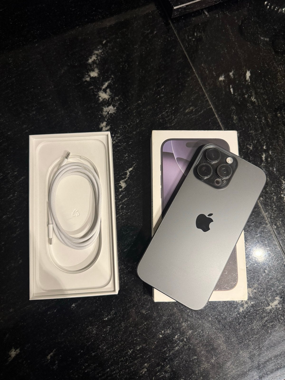 Iphone 16 Pro Max 256GB Zwart 99% batterij, Telecommunicatie, Mobiele telefoons | Apple iPhone, 256 GB, 99 %, Zwart, IPhone 16 Pro Max