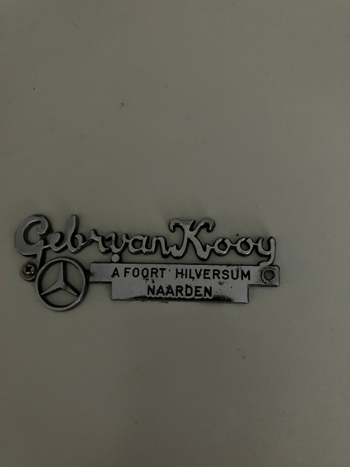 Mercedes dealer badge gebr. van Kooy, Ophalen of Verzenden, Gebruikt