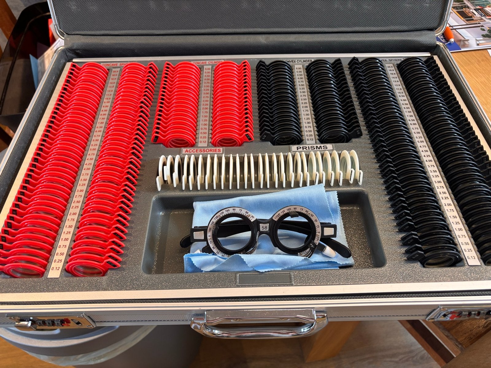 Pasdoos voor opticien, incl. pasbril en solide koffer, Ophalen of Verzenden, Nieuw