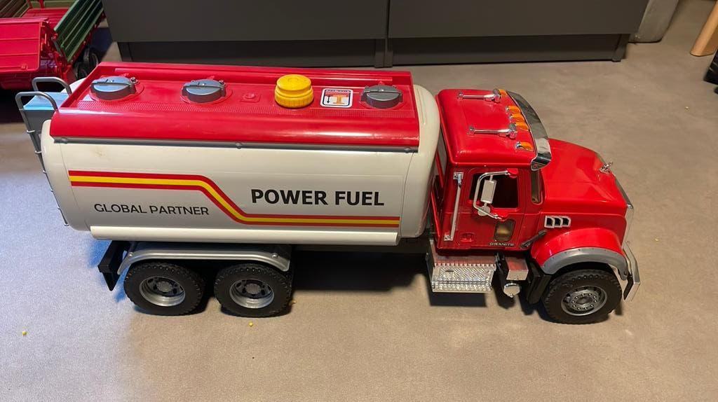 Bruder brandstof tankwagen, Ophalen of Verzenden, Gebruikt