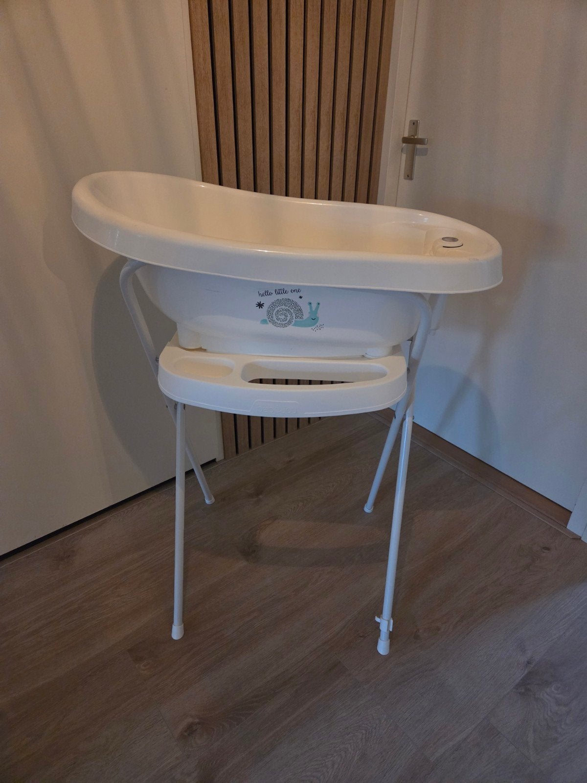 Babybadje met standaard en tummy tub., Ophalen, Gebruikt, Badje, Bébé-jou
